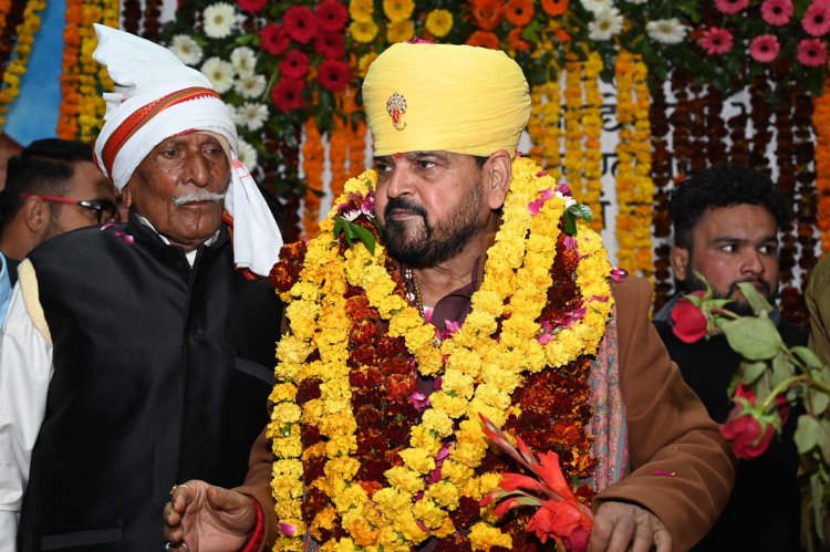 अयोध्या में राष्ट्र कथा महोत्सव आज अंतिम दिन में प्रवेश, बृज भूषण शरण सिंह जी का जन्मदिन बना विशेष संयोग